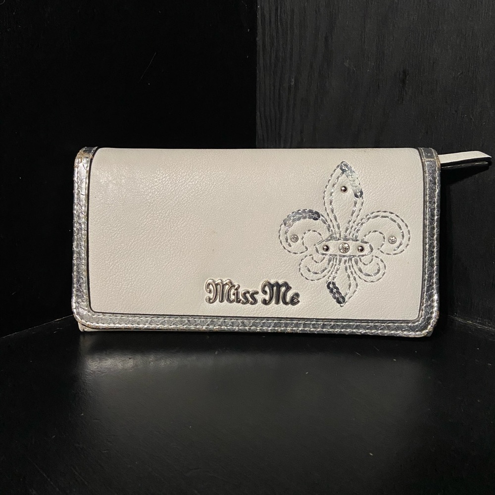 Miss Me | White Wallet